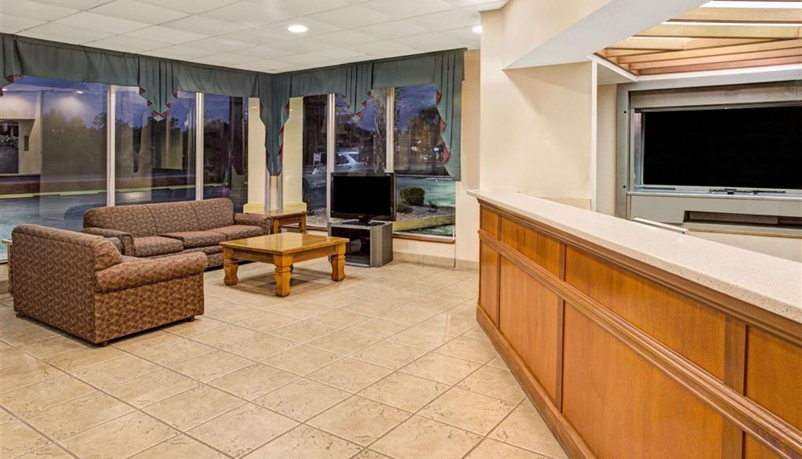 Salón - Ramada by Wyndham Walterboro