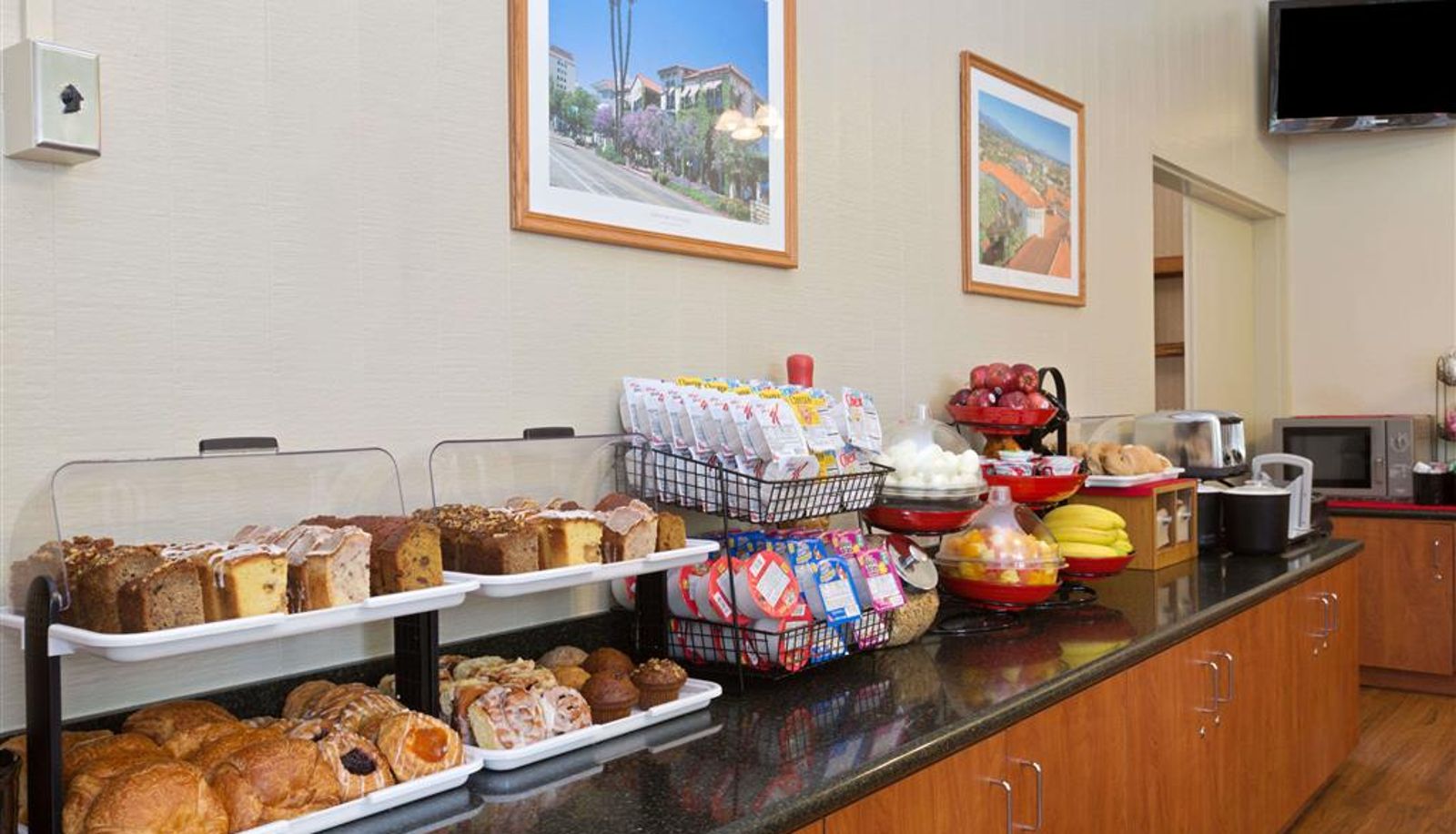 Interior view - Ramada by Wyndham Santa Barbara