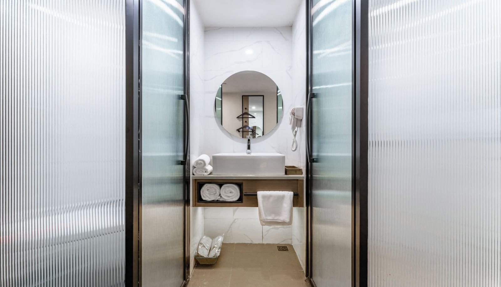 Camera - Hello Hangzhou Chaowang road shentangqiao Subway Station Hotel