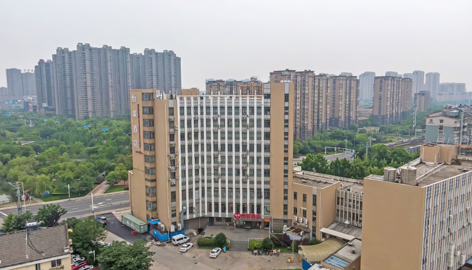 Zewnętrzna część hotelu - Yilai Nantong Railway Station Hotel