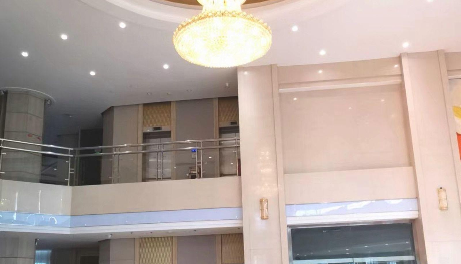 Zona exterior del hotel - Yili Huacheng Hotel