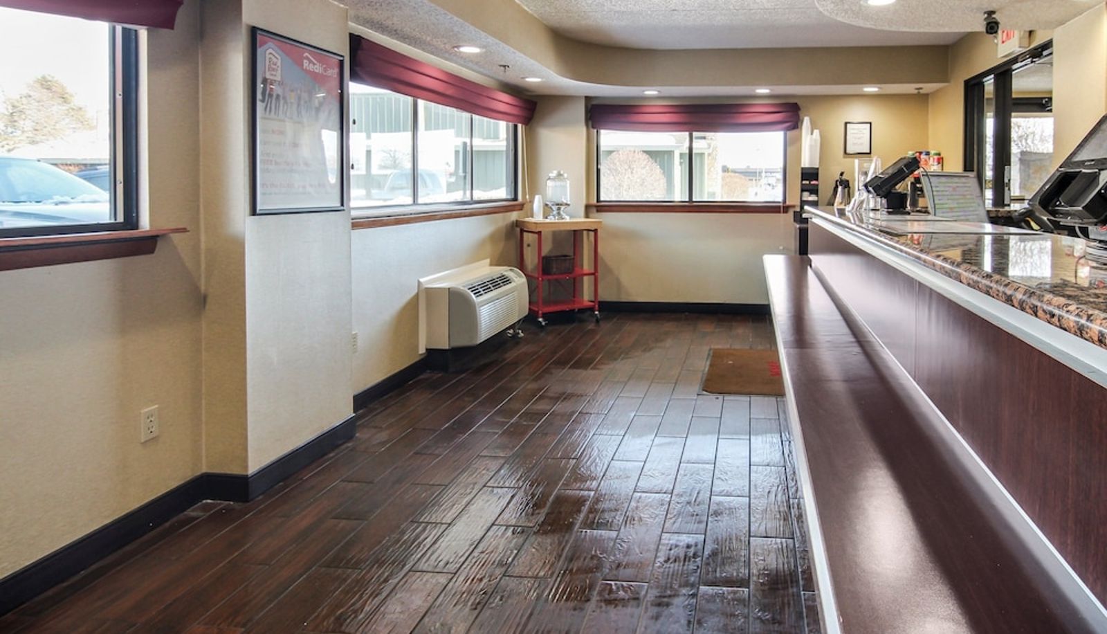 Hall - Red Roof Inn Detroit - Troy