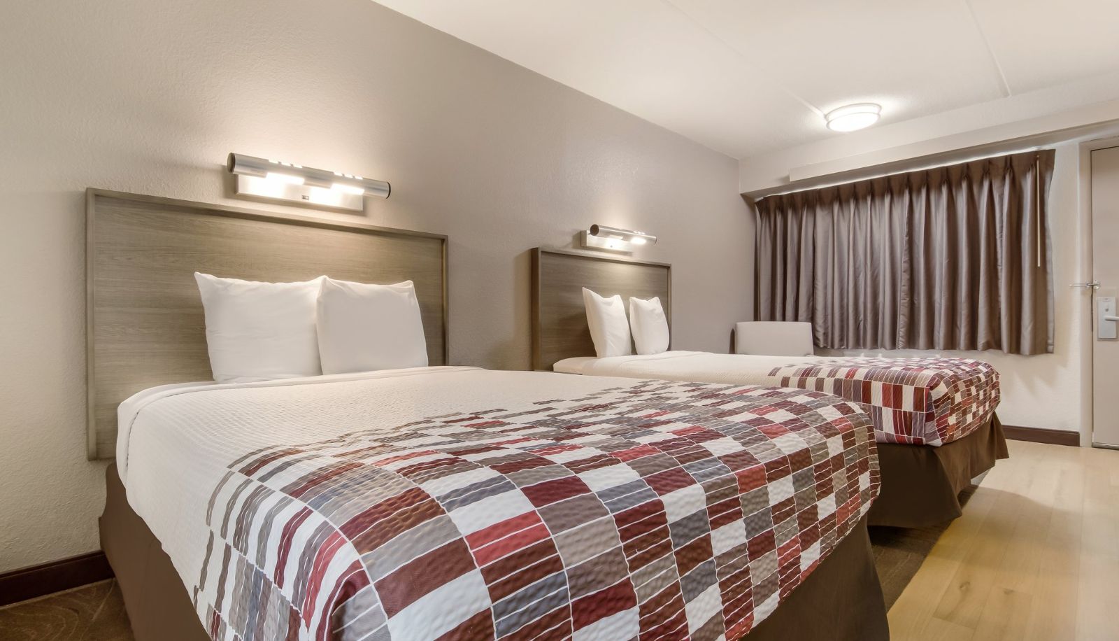 Room - Red Roof Inn Detroit - Farmington Hills