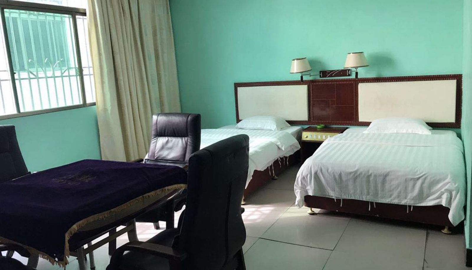 Room - Gorgeous Hotel