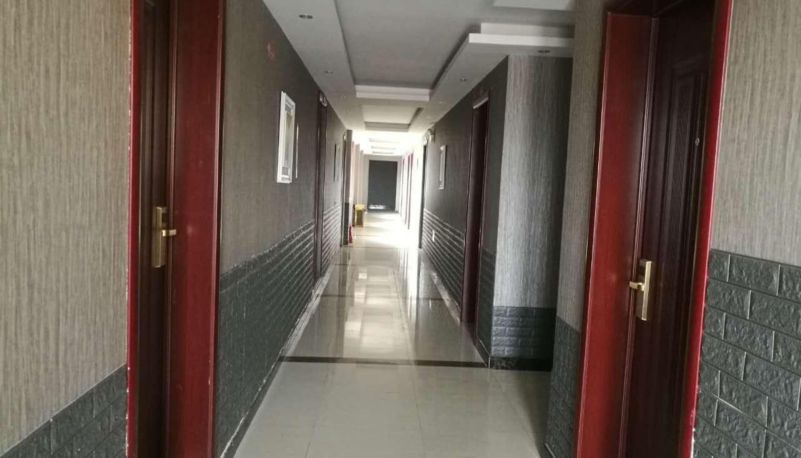 Zona exterior del hotel - Peninsula Business Hotel