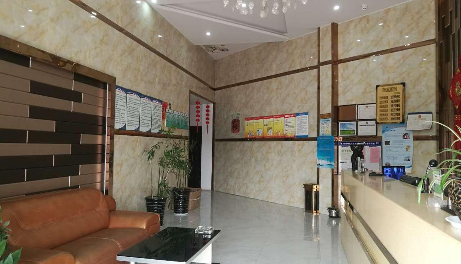 Zona exterior del hotel - Peninsula Business Hotel