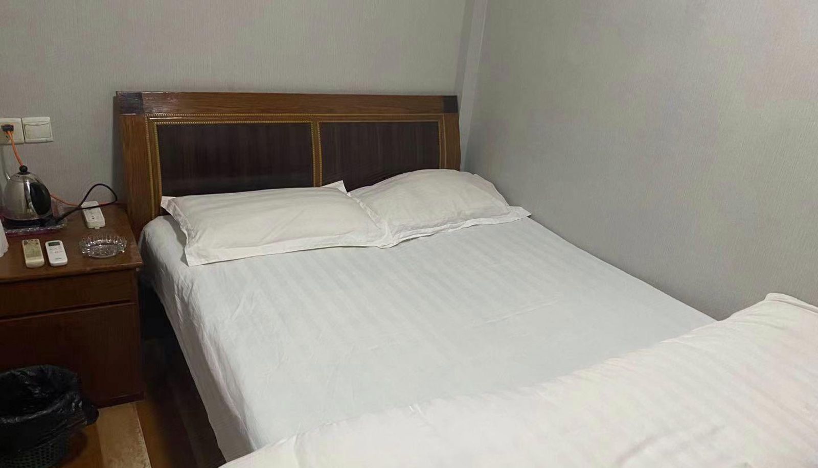 Zimmer - Trust Mart Hotel