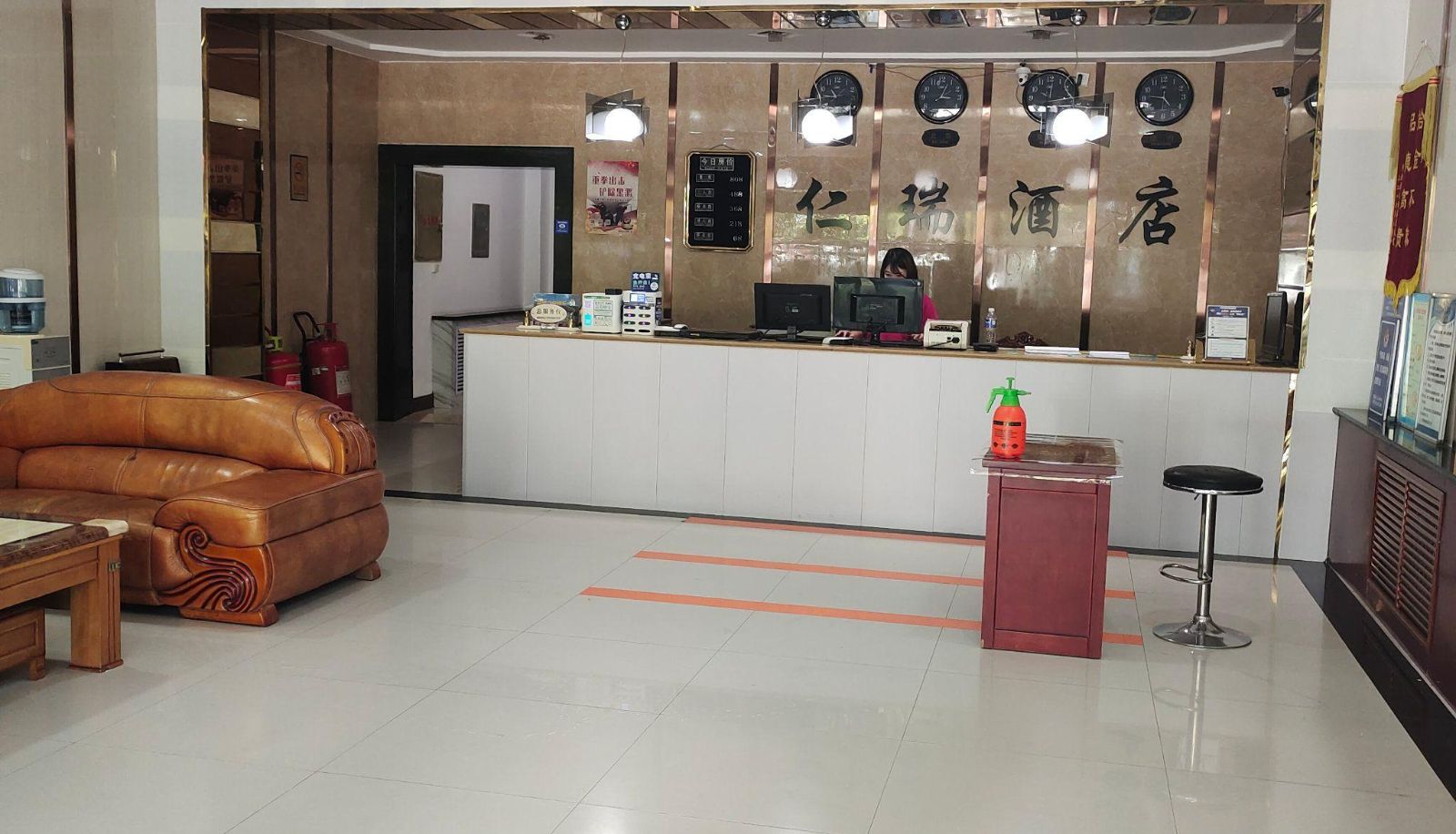 Zewnętrzna część hotelu - Renrui Business Hotel