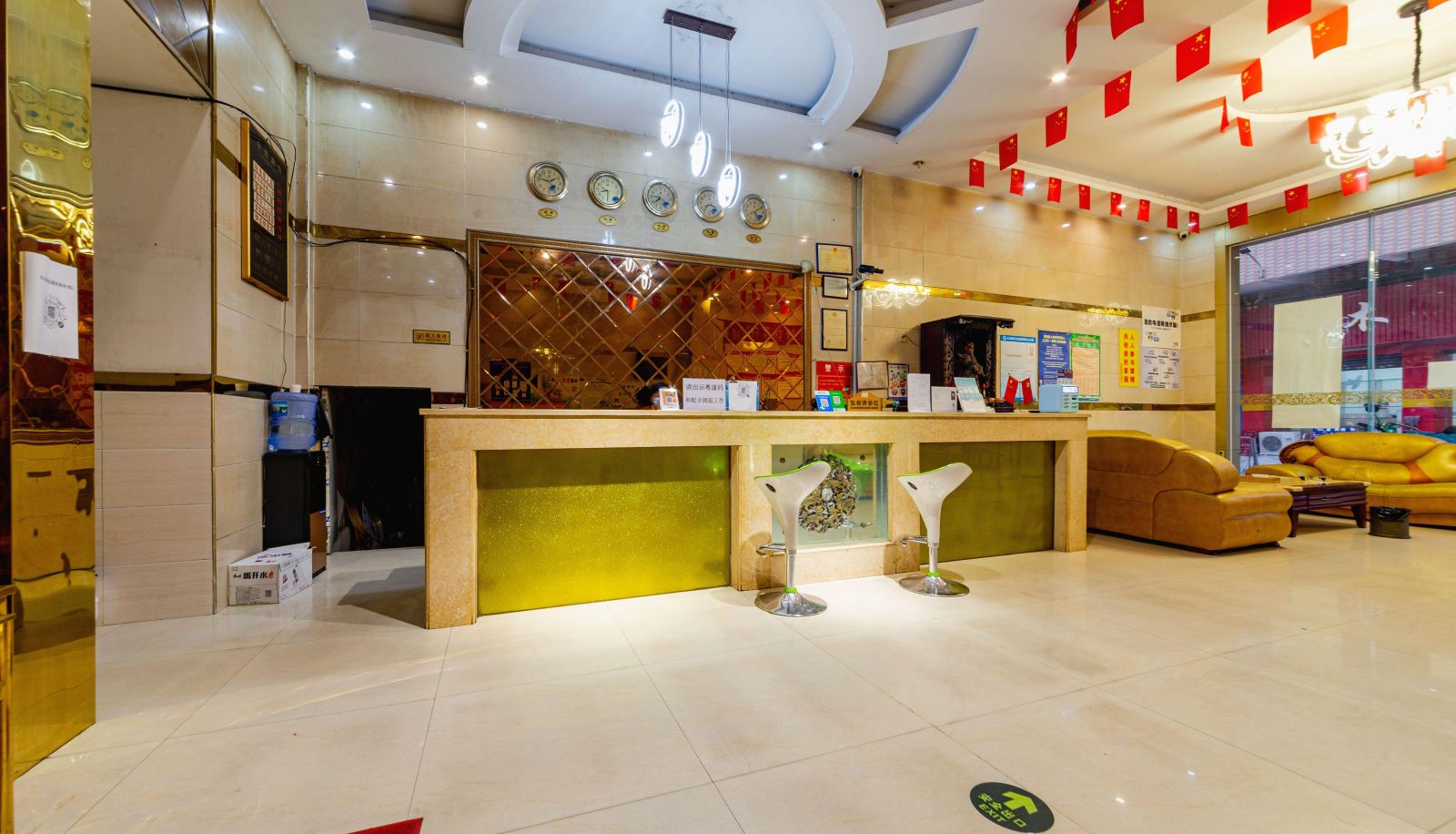 Buitenruimte van het hotel - Degong Business Hotel