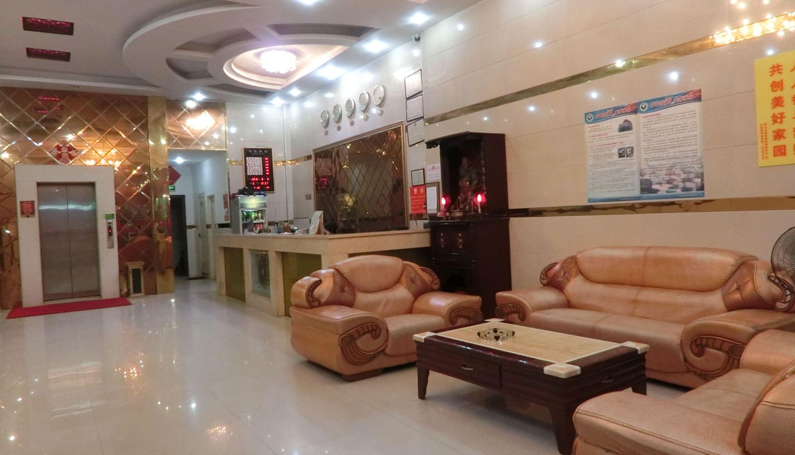 Buitenruimte van het hotel - Degong Business Hotel