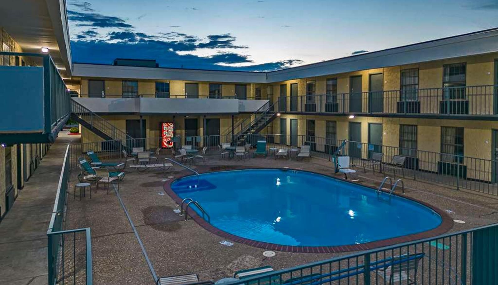 Pool - Quality Inn