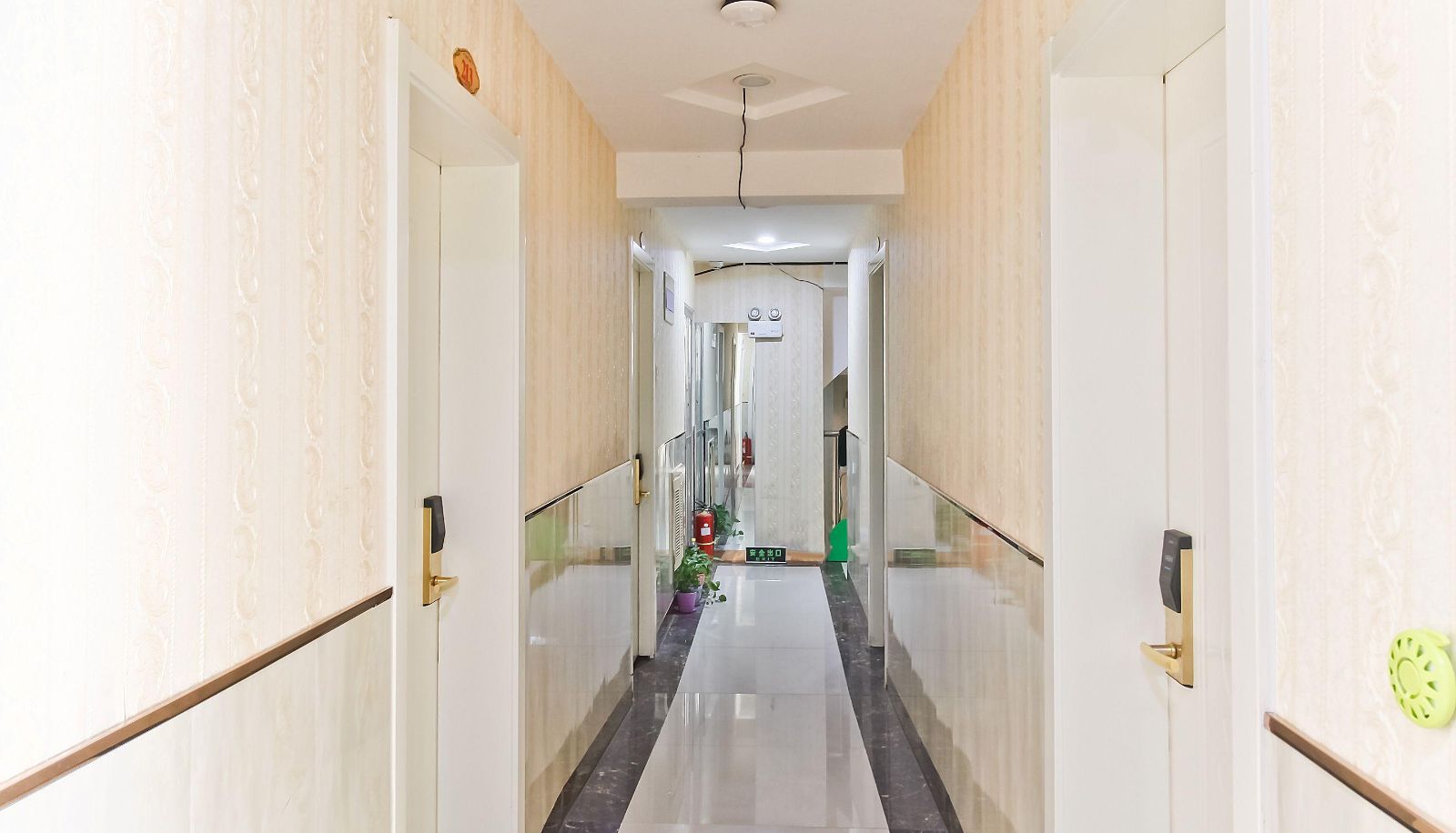 Buitenruimte van het hotel - Liuliu Hotel