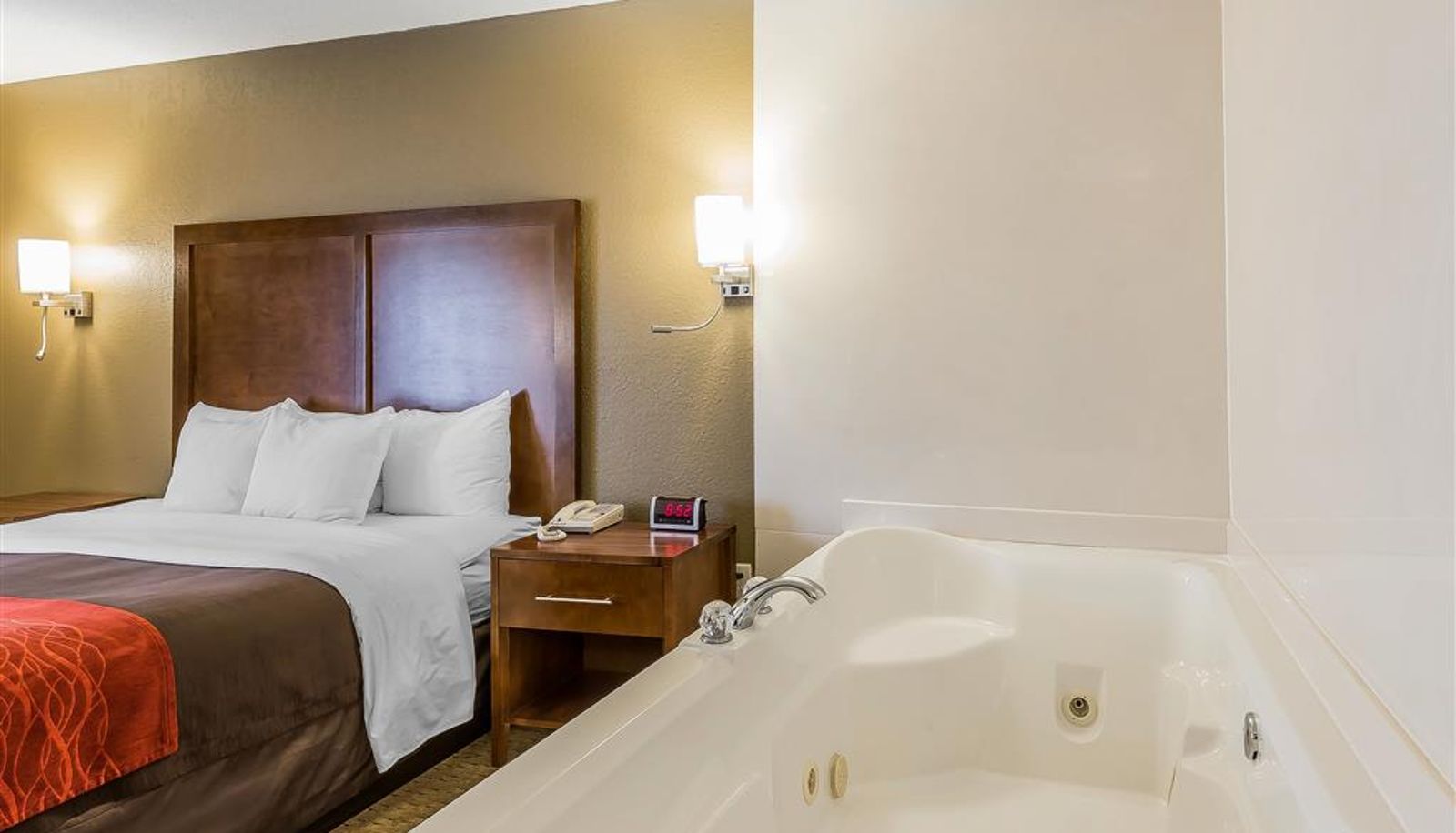 Room - Comfort Inn & Suites Dalton West