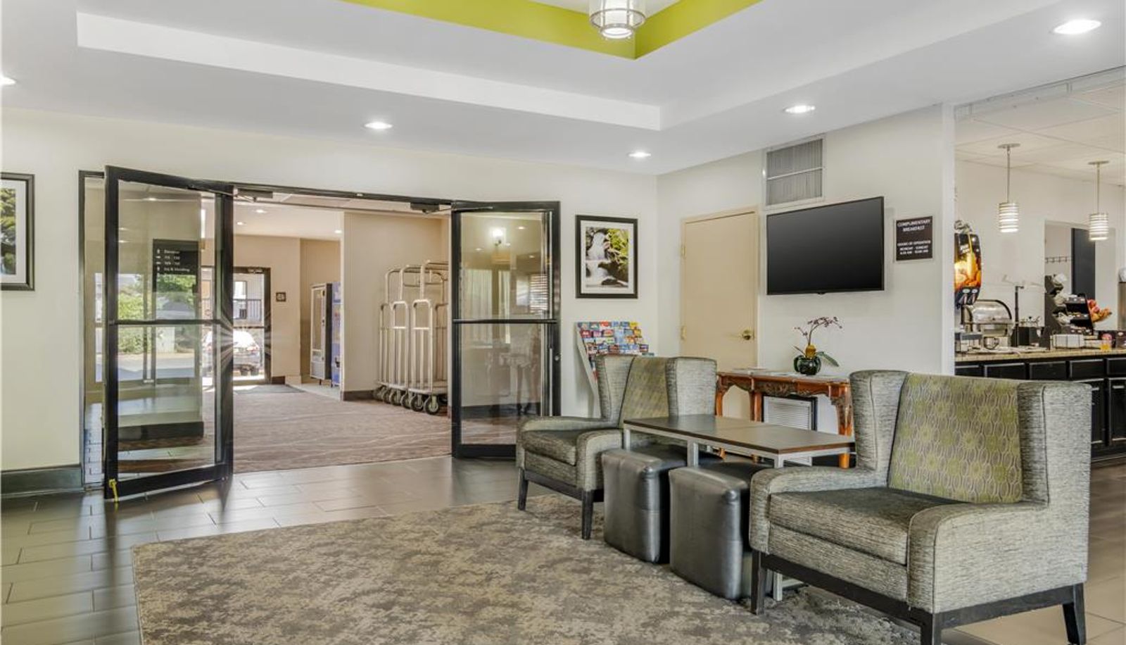 Hall - Best Western Commerce Inn