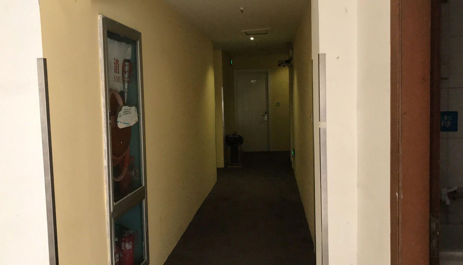 Area esterna dell'hotel - Lingdong Hotel
