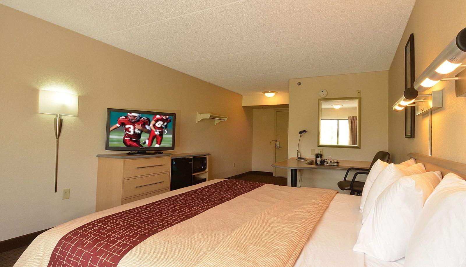 Room - Red Roof Inn San Antonio - Airport