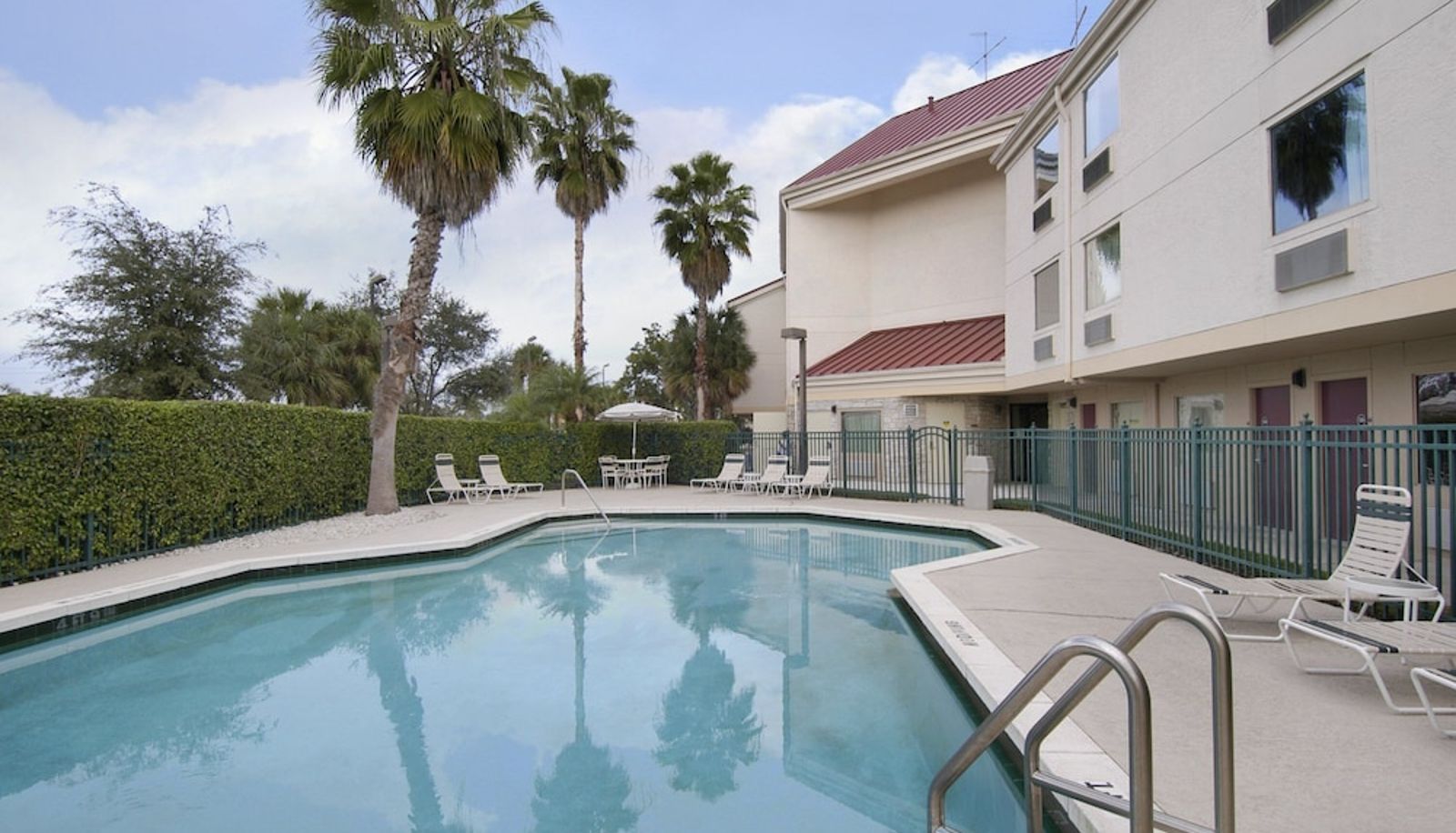 Pool - Red Roof PLUS+ West Palm Beach
