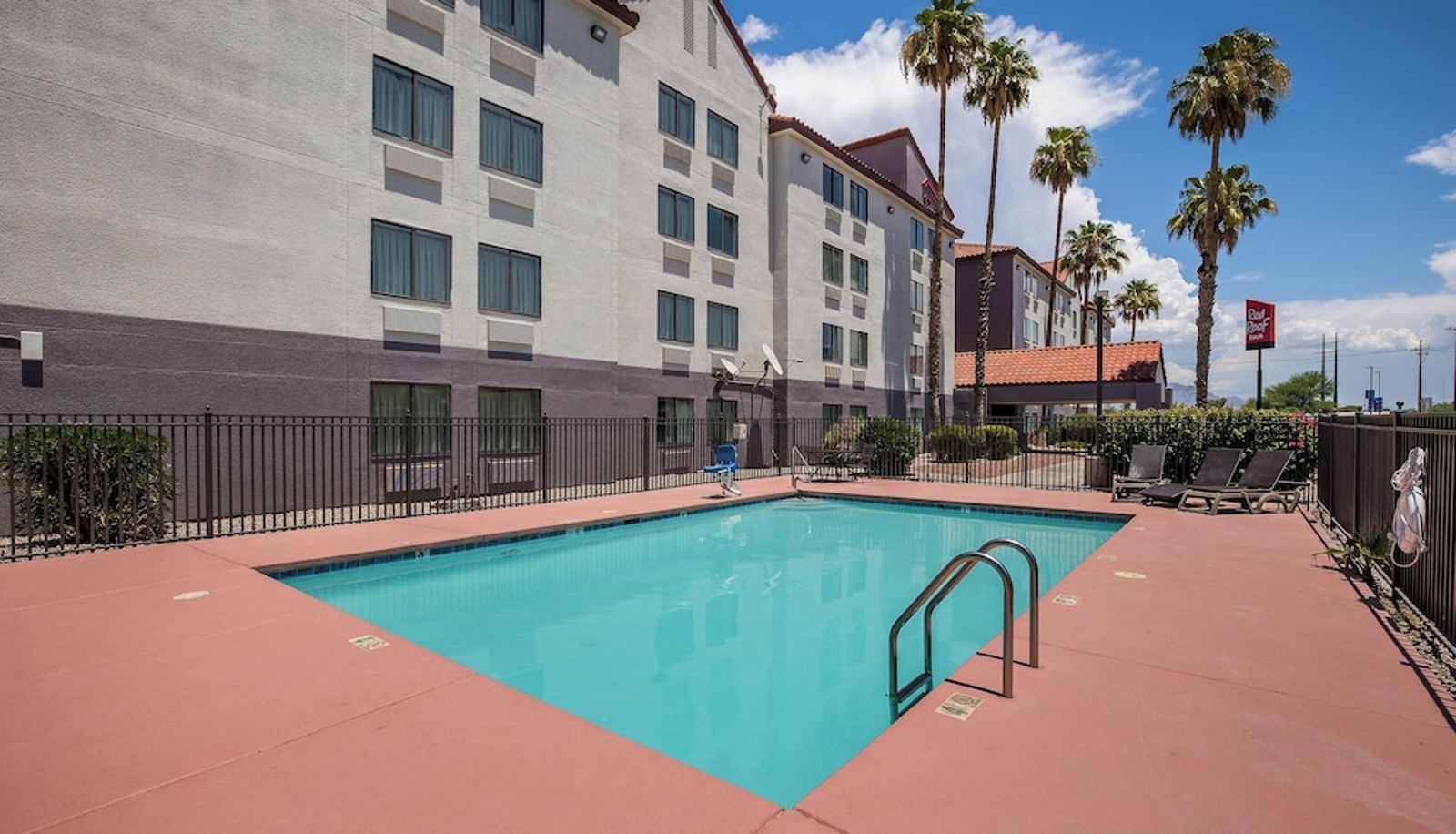 Pool - Red Roof Inn Tucson North - Marana