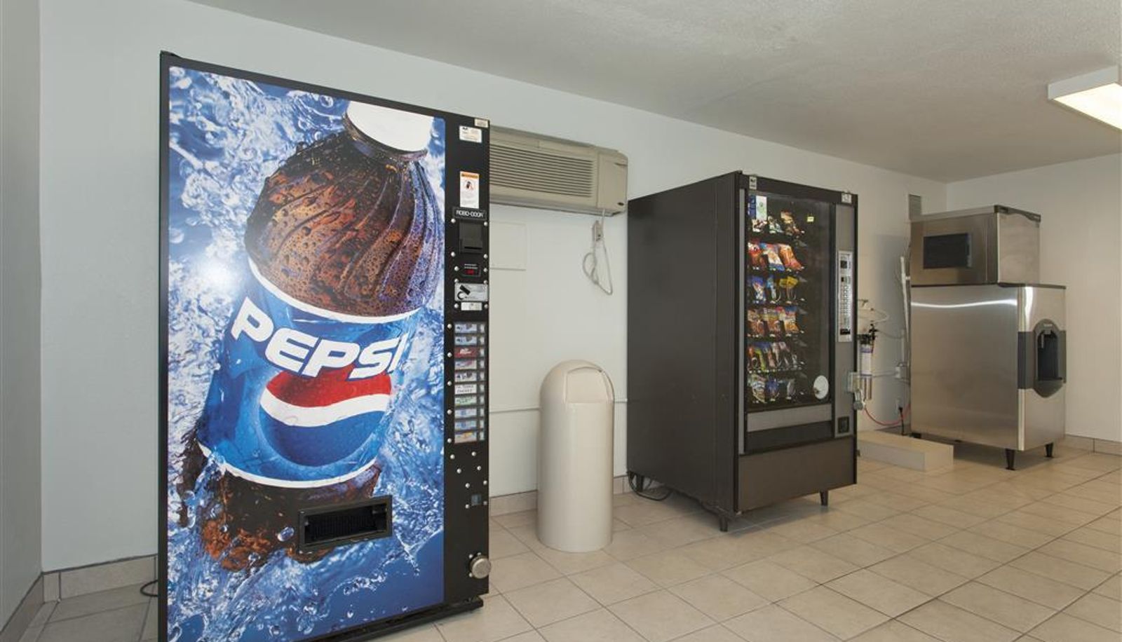 Interior view - CA - Natomas Motel 6 Sacramento