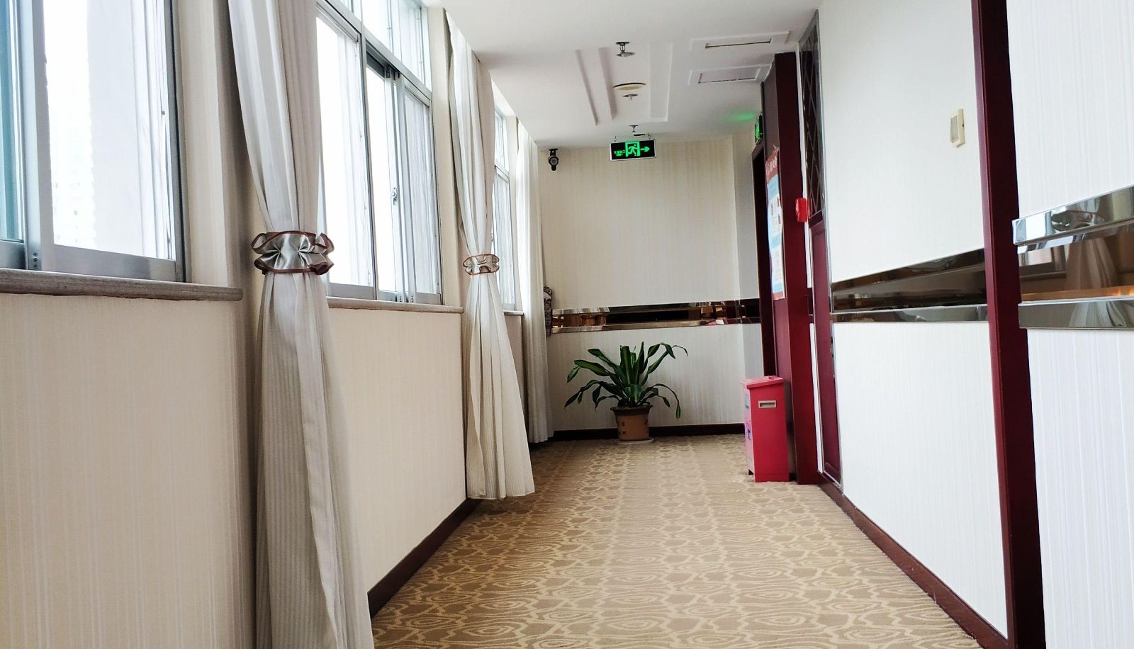 Zewnętrzna część hotelu - Hengchuan Business Hotel (Guangxi University Zoo Store)