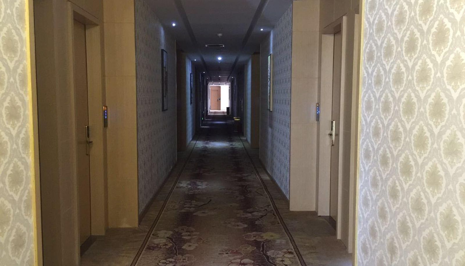 Zona exterior del hotel - Garman Hotel