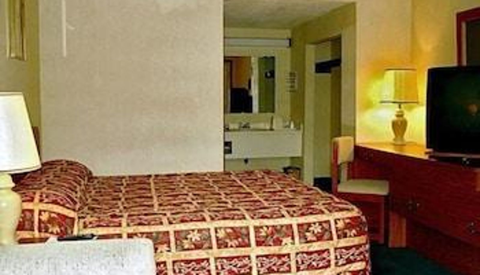 Standard room - Parkway Inn