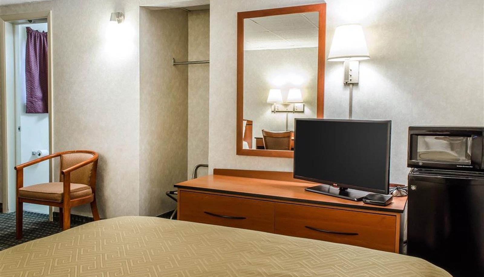 Room - Rodeway Inn State College - near University