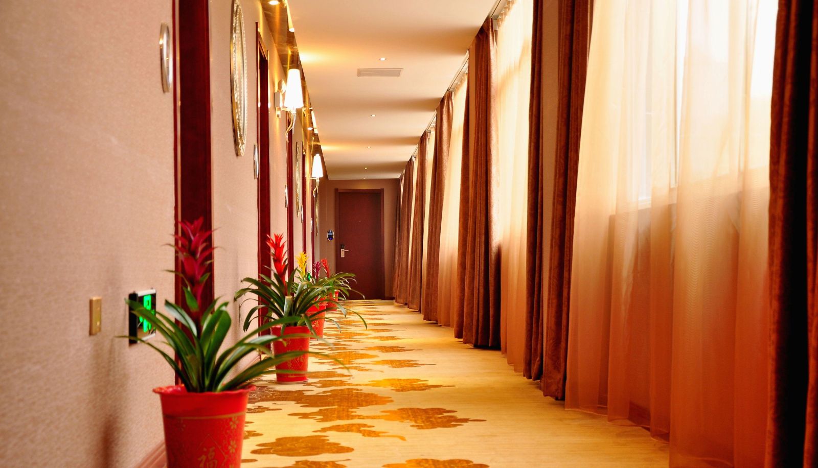 Zewnętrzna część hotelu - V9 Holiday Inn Chain (Hanyi Avenue Branch)