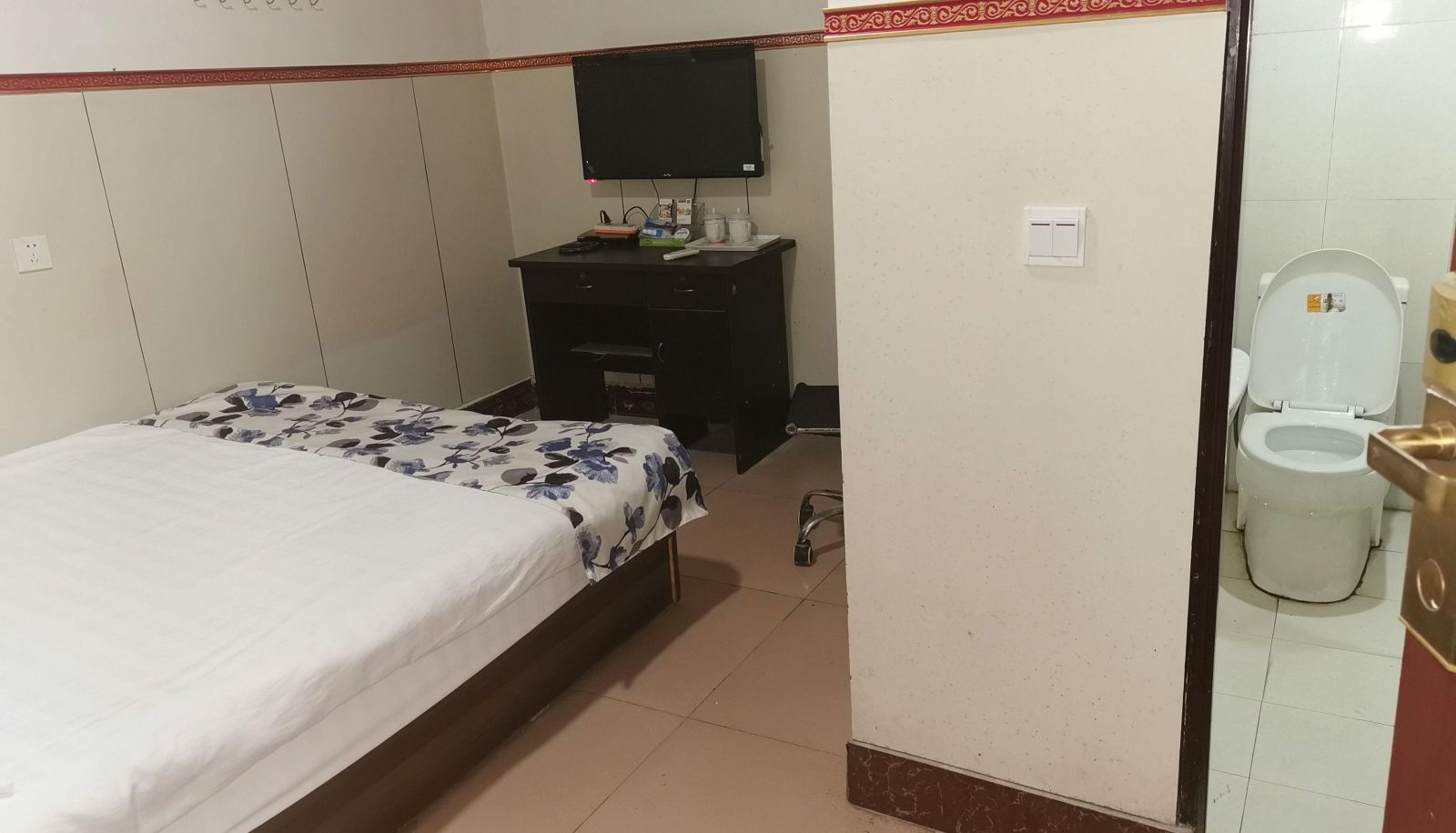 Room - Dahai Hotel (Part 1)