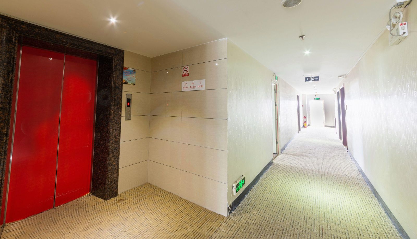 Zewnętrzna część hotelu - Sunday Business Hotel