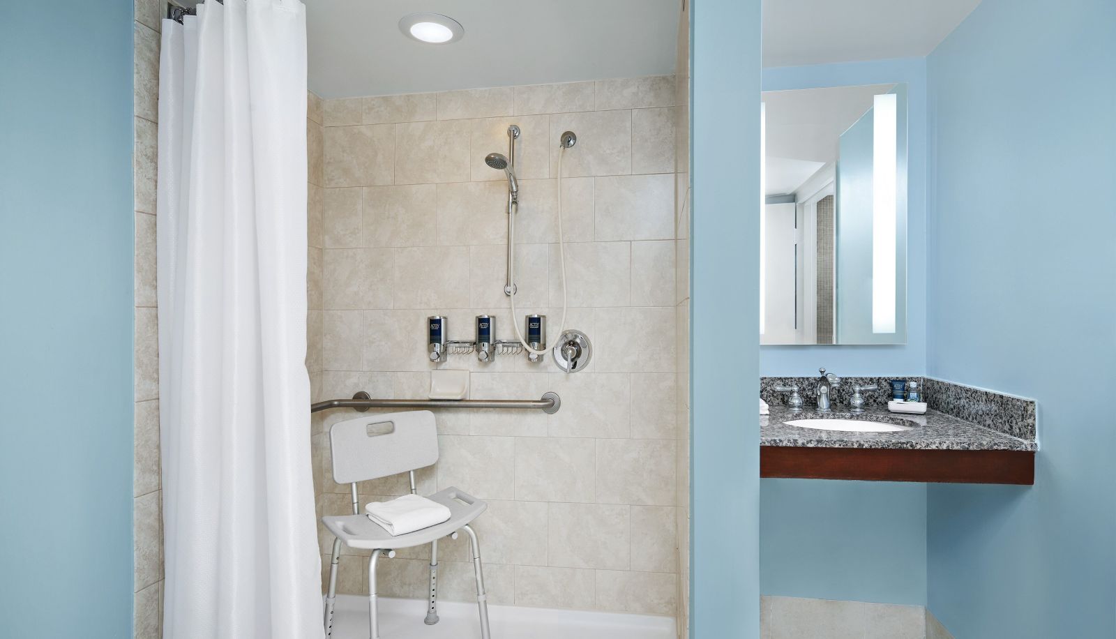 Room - Four Points by Sheraton Richmond Airport