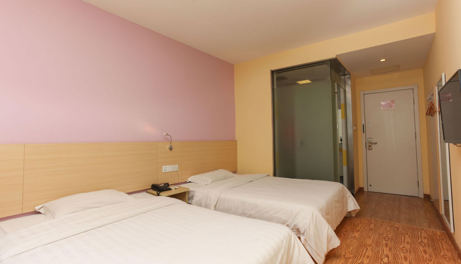 Business-kamer - 7 Days Hotel (Suzhou Weiting Yangcheng Lake Huayi Film and Television City Branch)