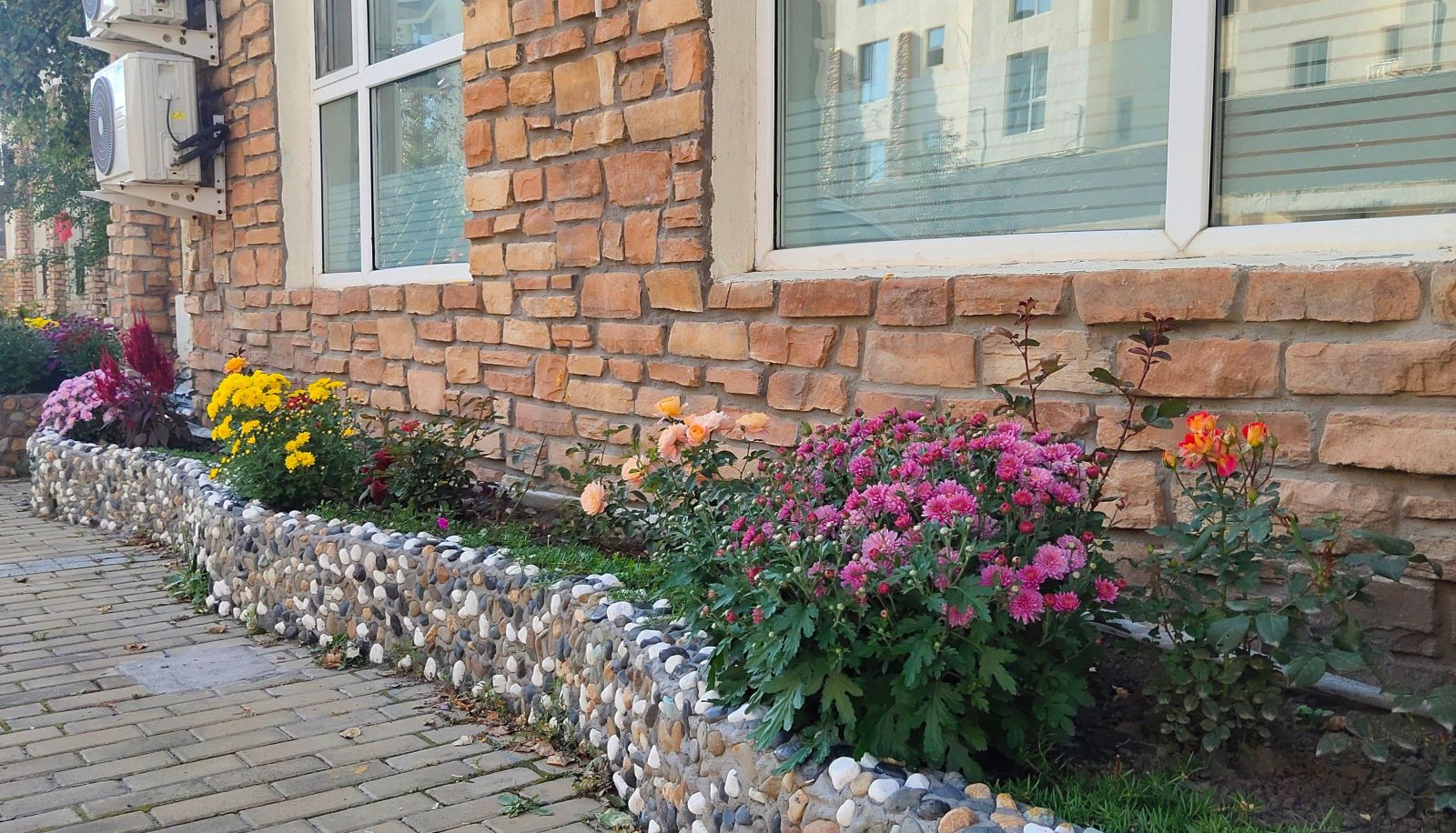 Hotel outdoor area - Xilaike Hotel (Changbai Mountain Distribution Center Store)