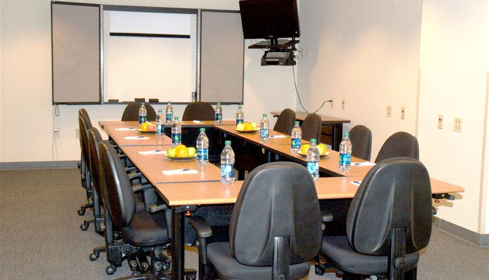 Conference room - Sonesta Simply Suites Chicago O'Hare