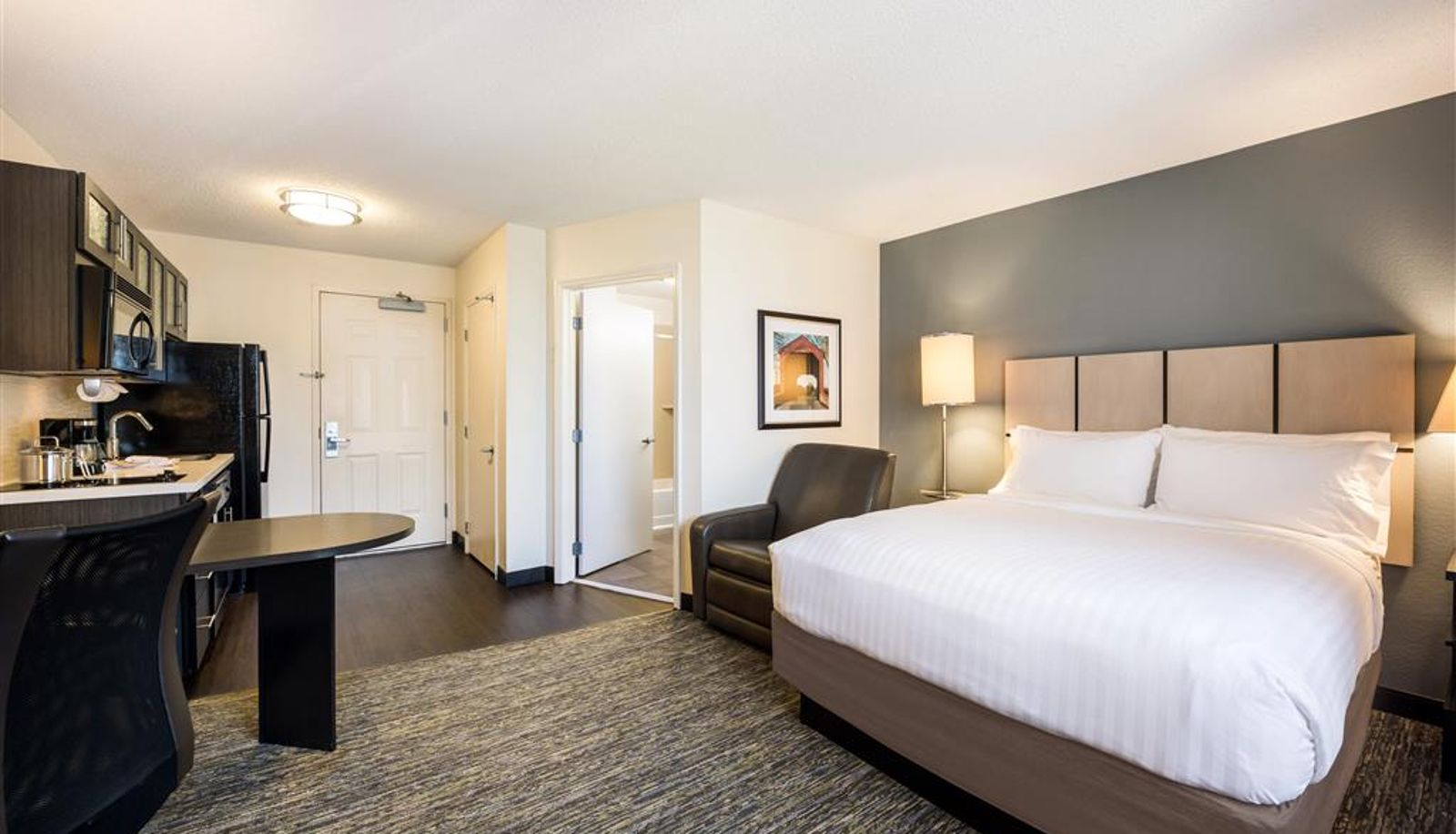 Zimmer - Sonesta Simply Suites Orange County Airport