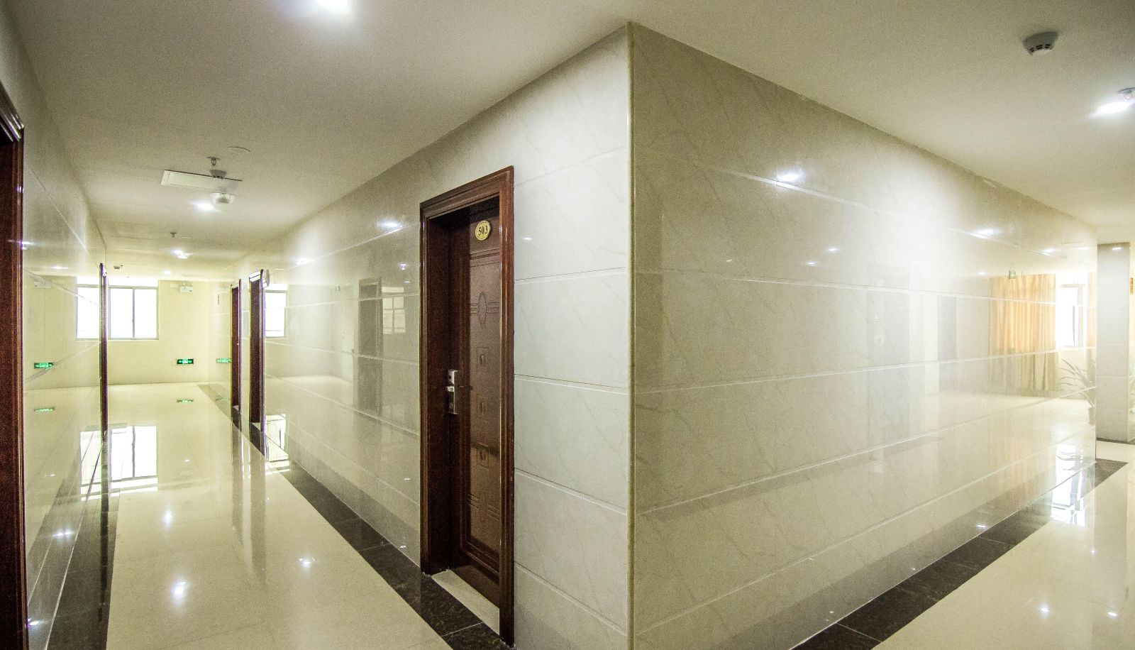 Zewnętrzna część hotelu - Yimi · Business Home