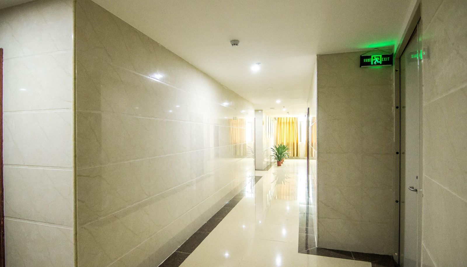 Zewnętrzna część hotelu - Yimi · Business Home