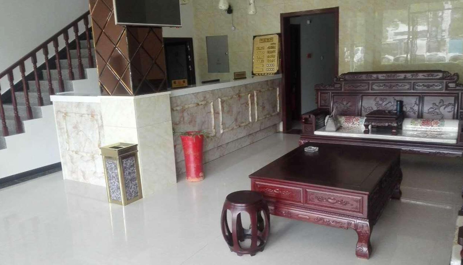 Zona exterior del hotel - Jishun Hotel (Lushan Railway Station Store)