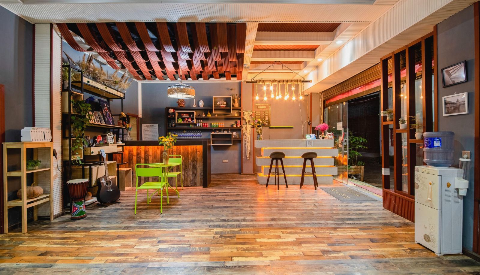 Hotel outdoor area - Busy Guest · Aijia Time Hotel (Changshui Airport Branch)