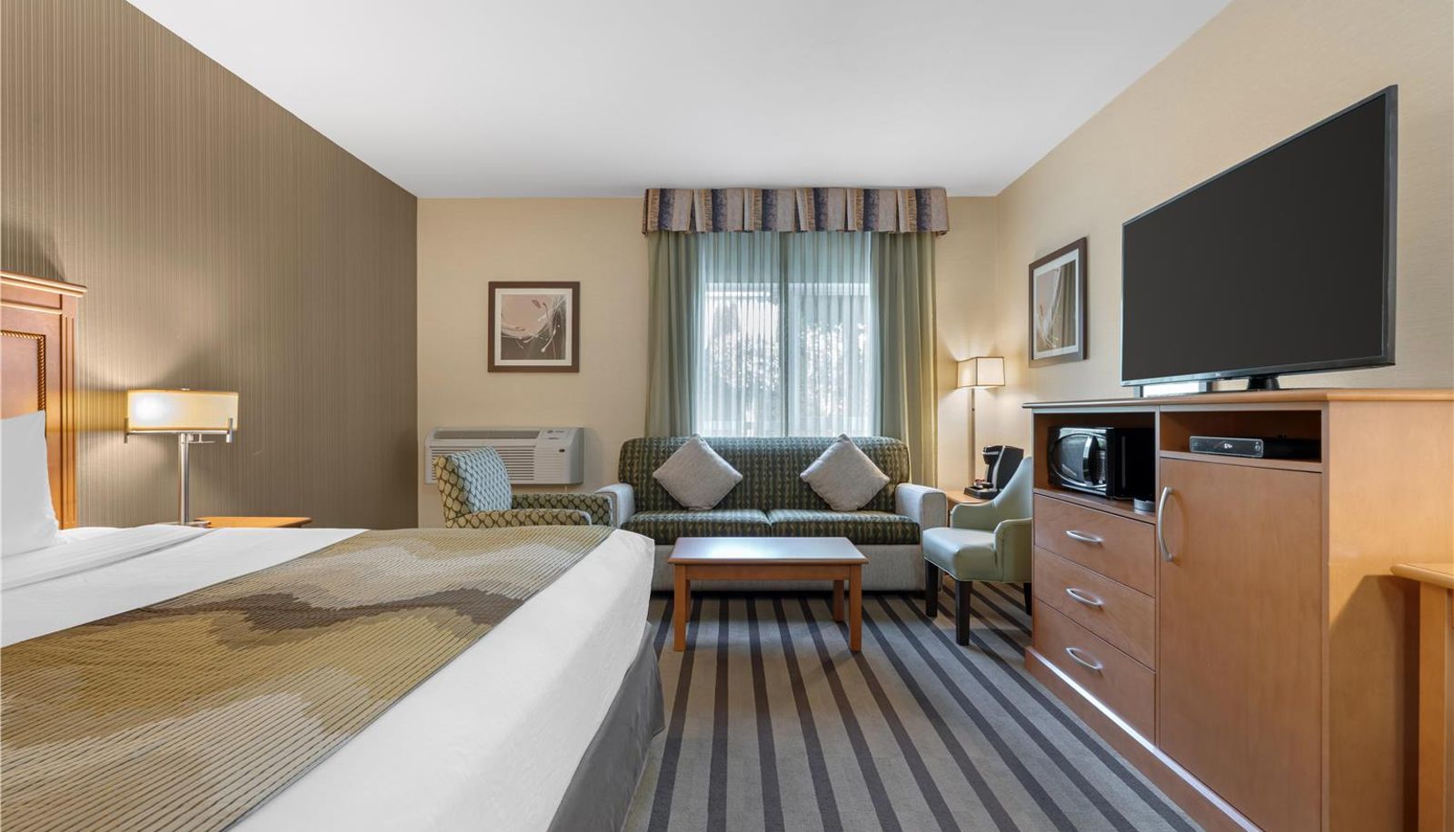 Room - Best Western King George Inn & Suites