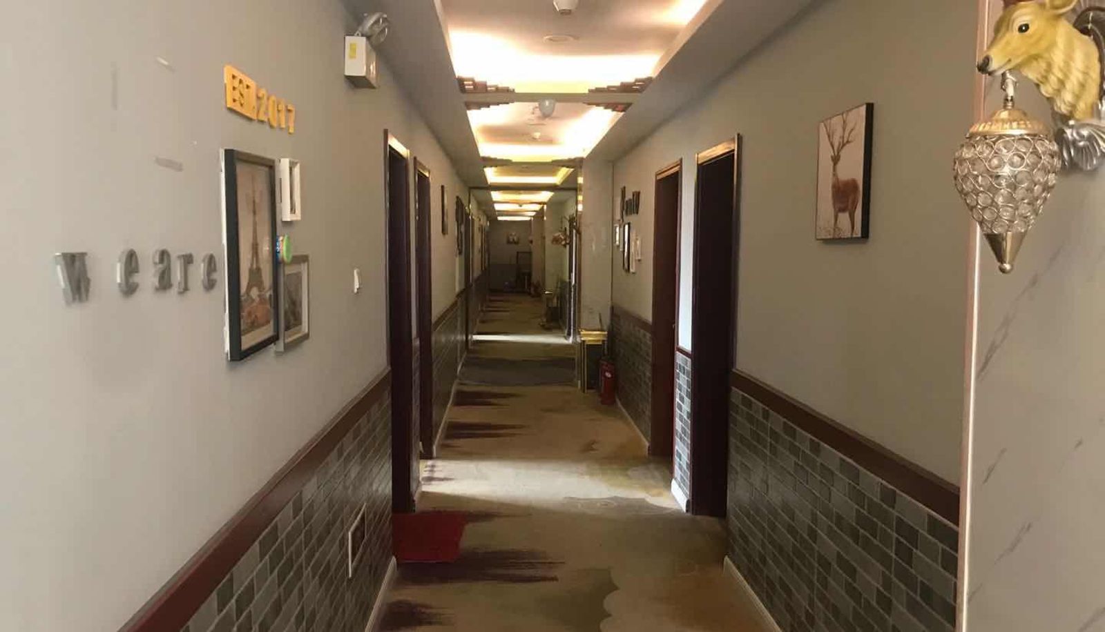 Buitenruimte van het hotel - Yuge Boutique Hotel