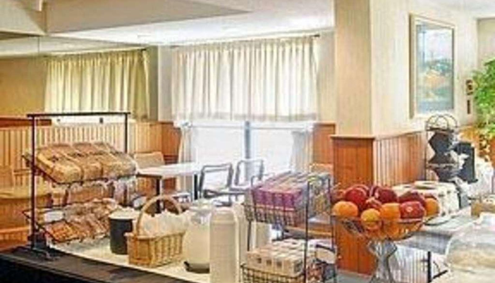 Restaurant - Comfort Inn Toronto North