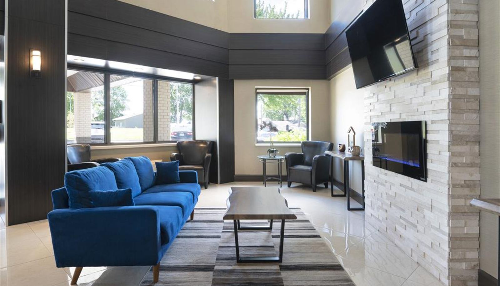 Hall - Comfort Inn Lakeshore