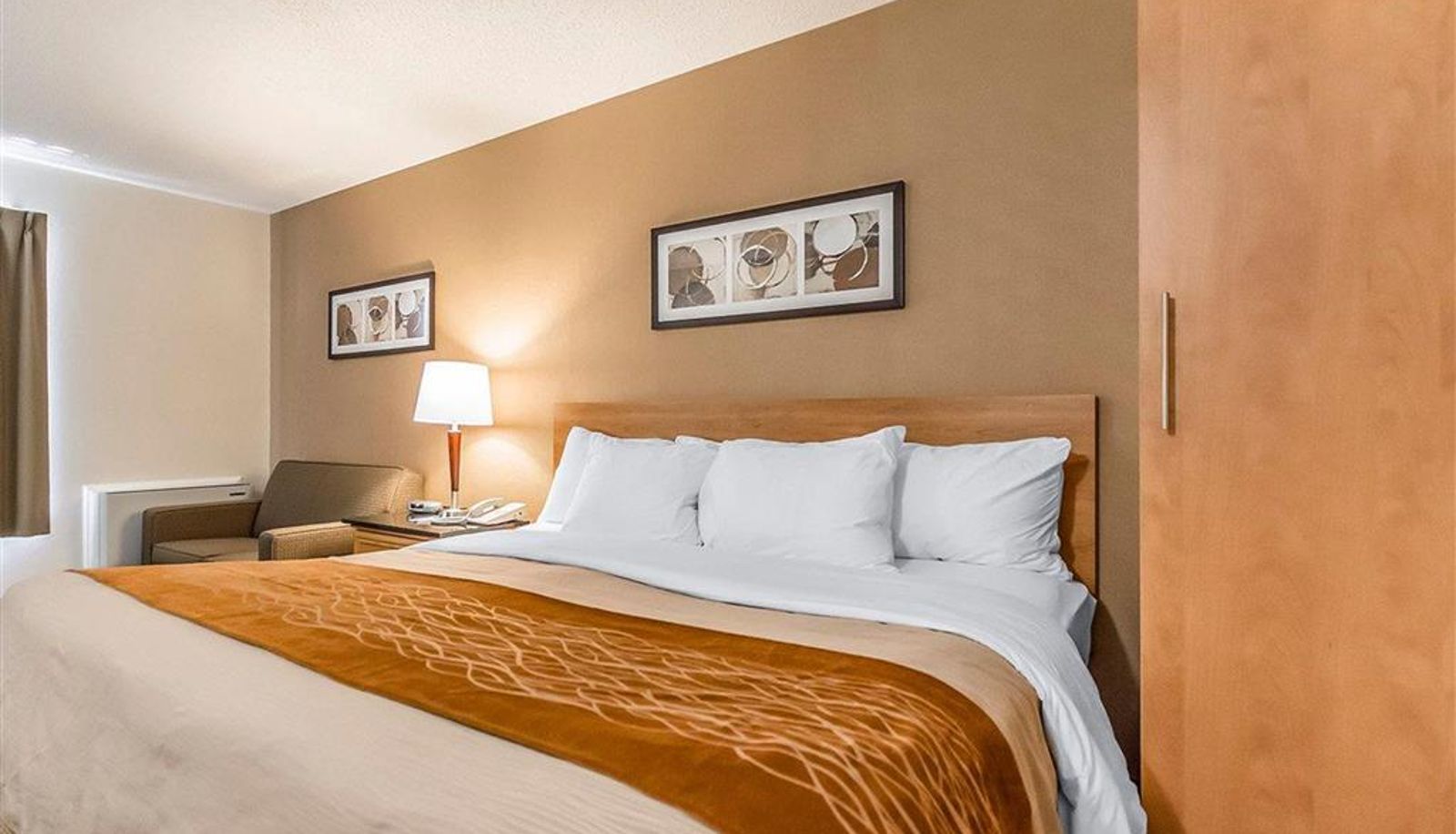 Room - Comfort Inn