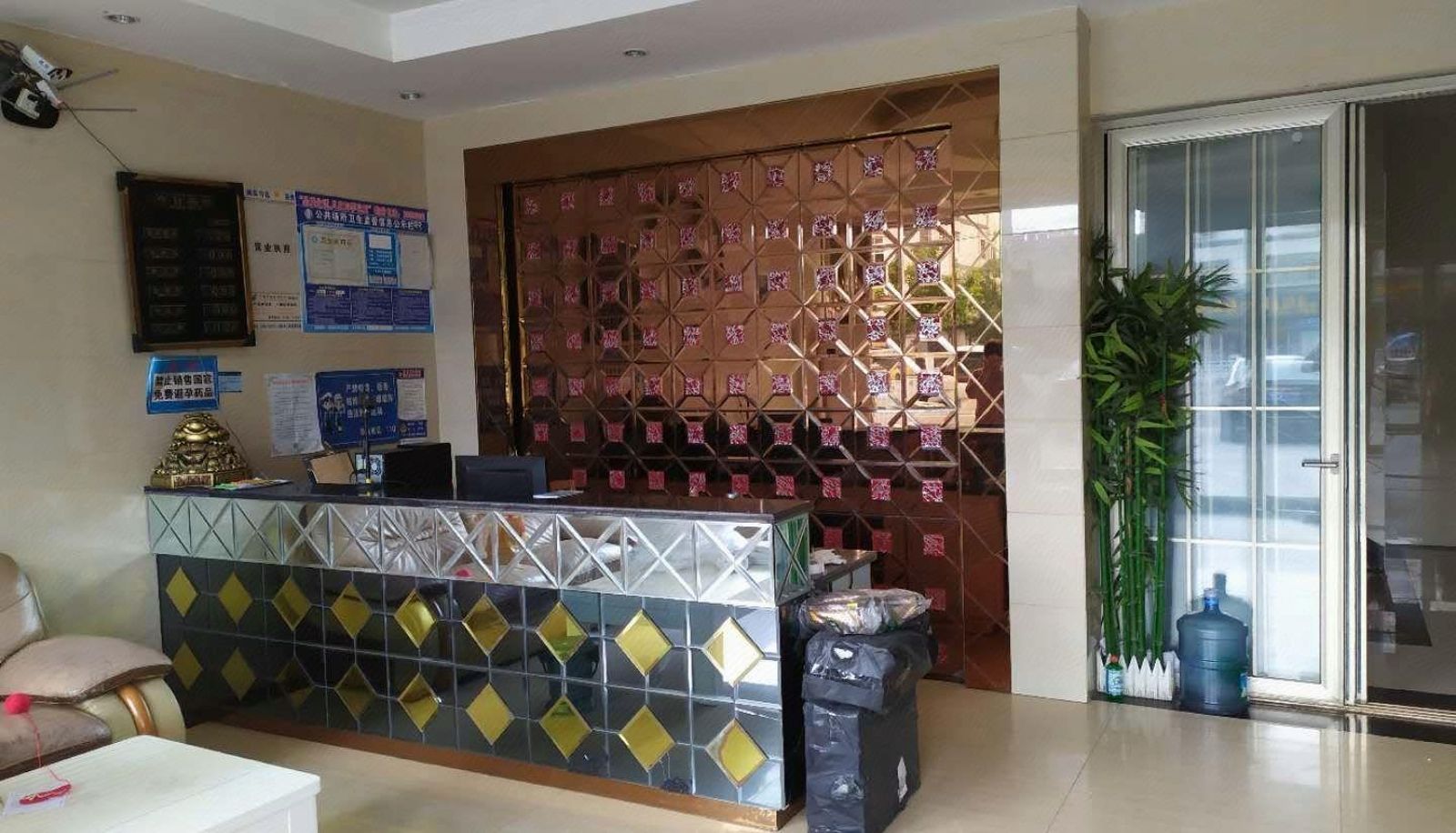 Zewnętrzna część hotelu - Wanjia Business Hotel