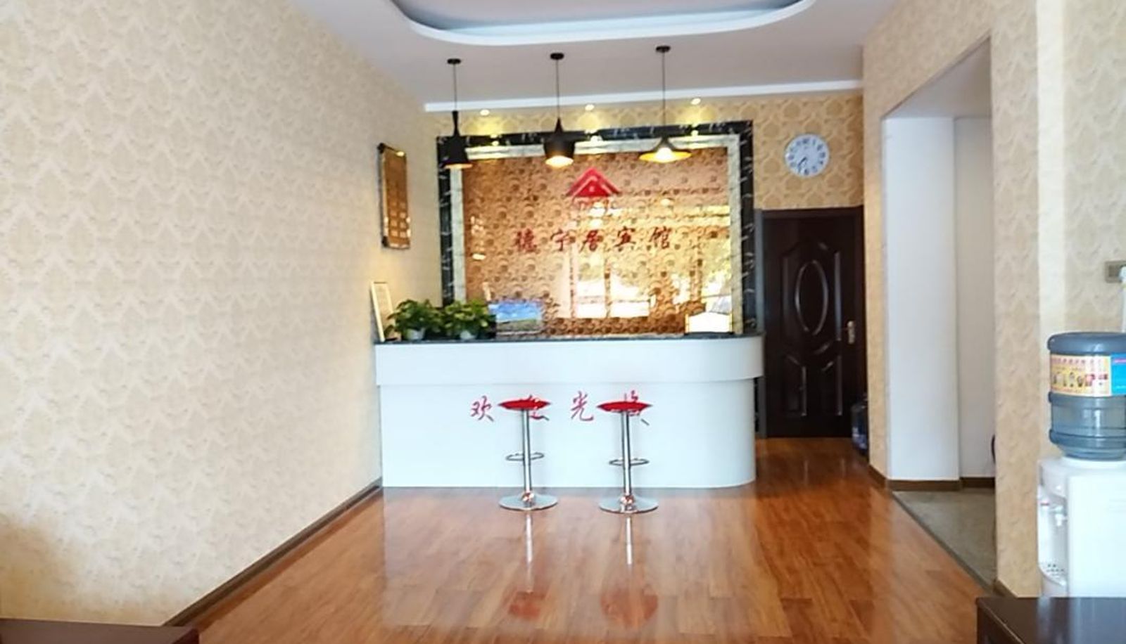 Zewnętrzna część hotelu - Deningju Business Hotel (Laojunshan Branch)