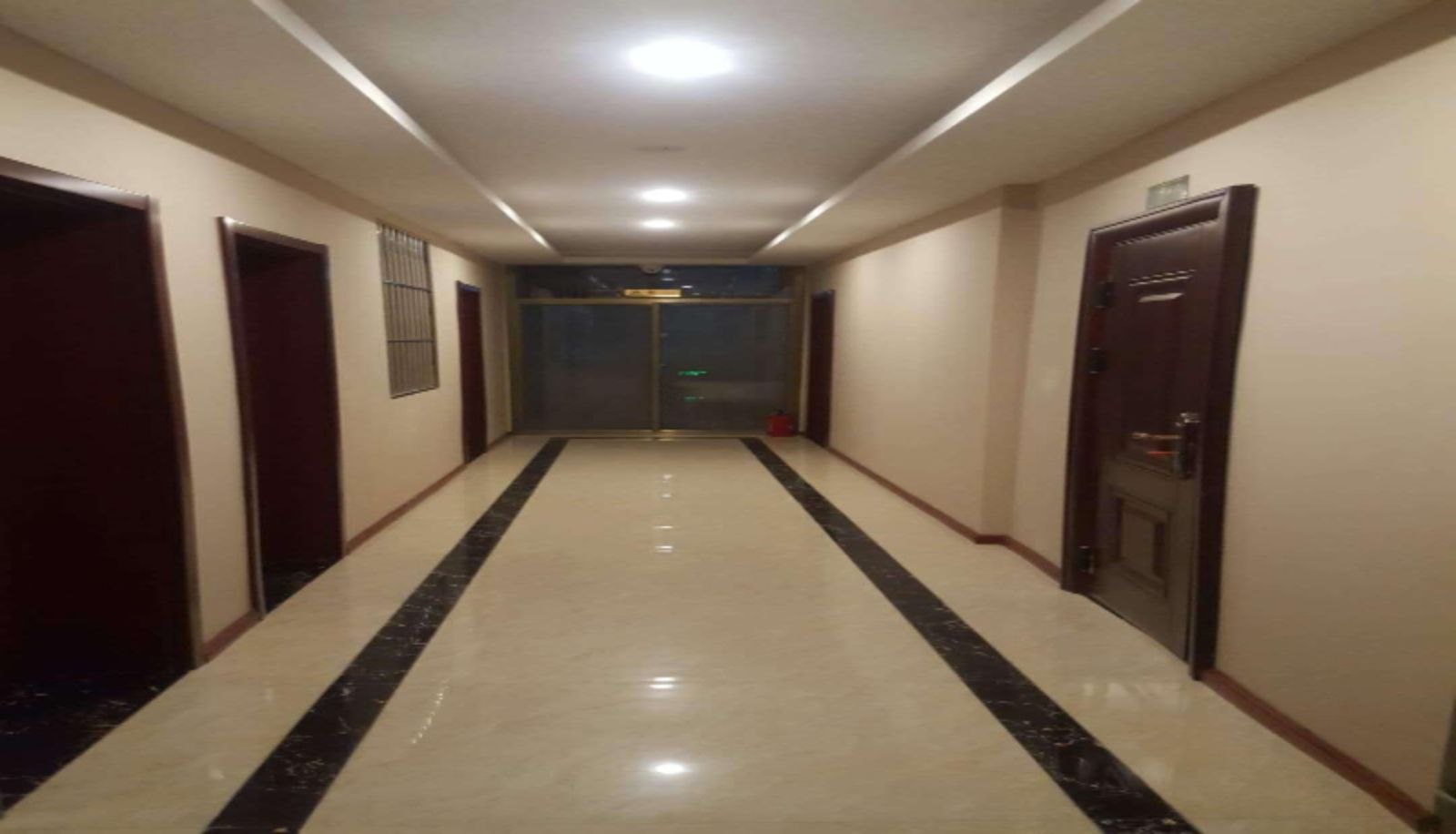 Zewnętrzna część hotelu - Night Park Business Hotel