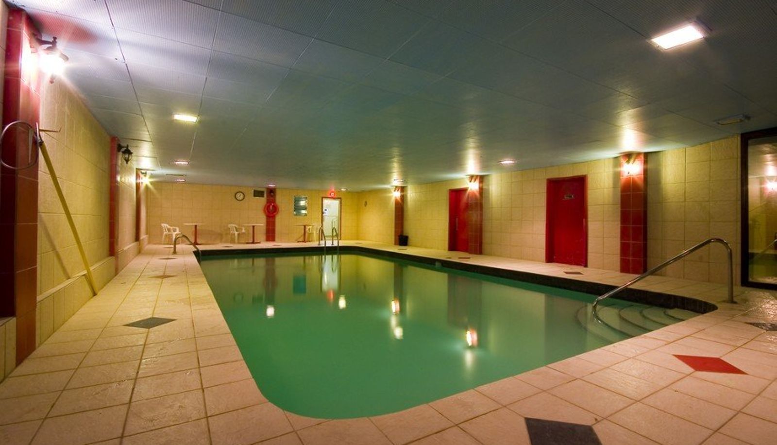Piscine - Hôtel Le Voyageur de Québec