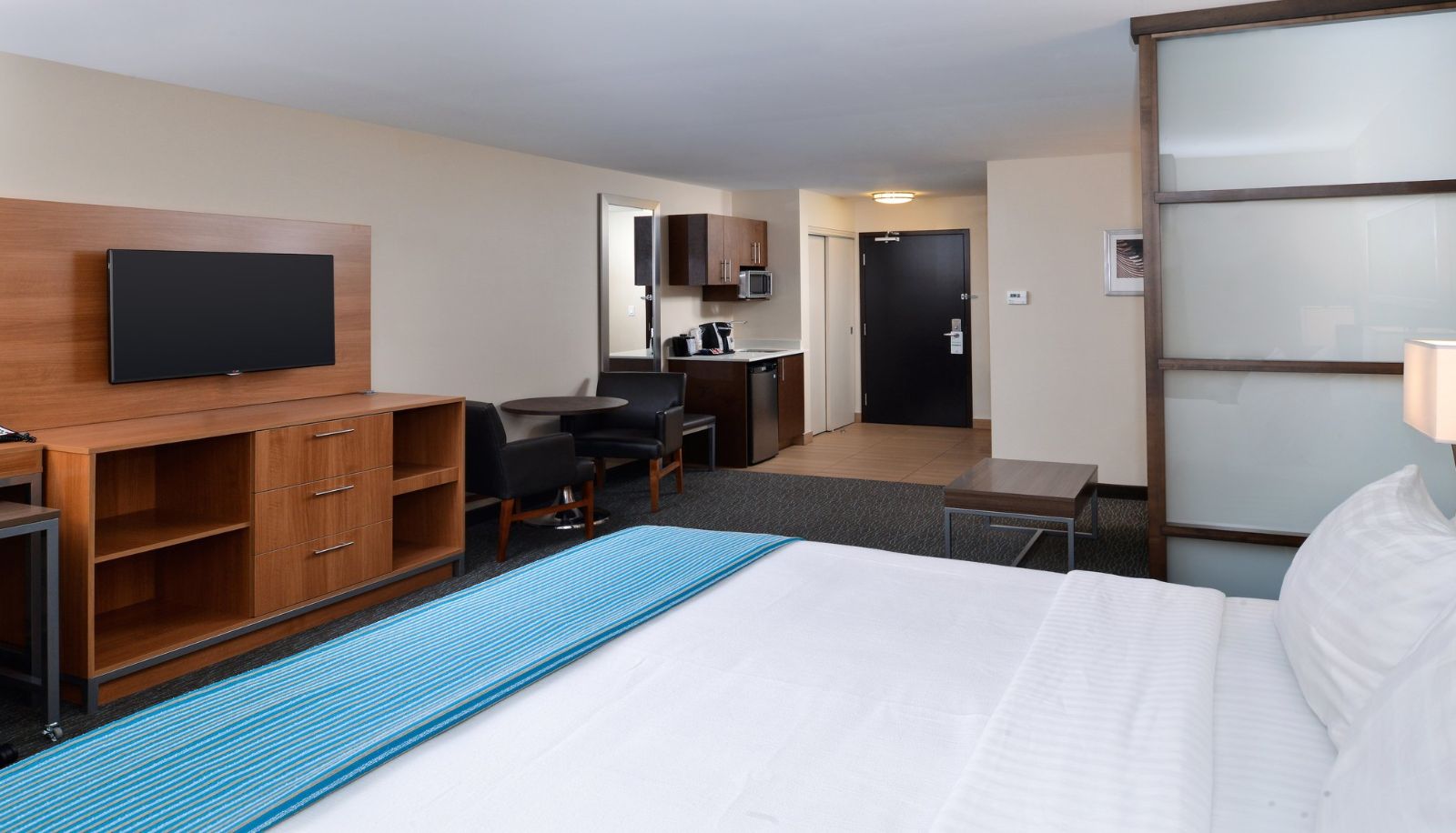 Camera - Holiday Inn Express & Suites EDMONTON-INTERNATIONAL AIRPORT by IHG