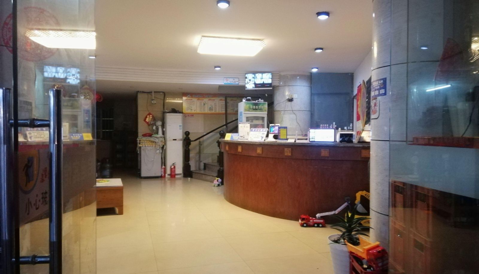 Buitenruimte van het hotel - Qidi Business Hotel